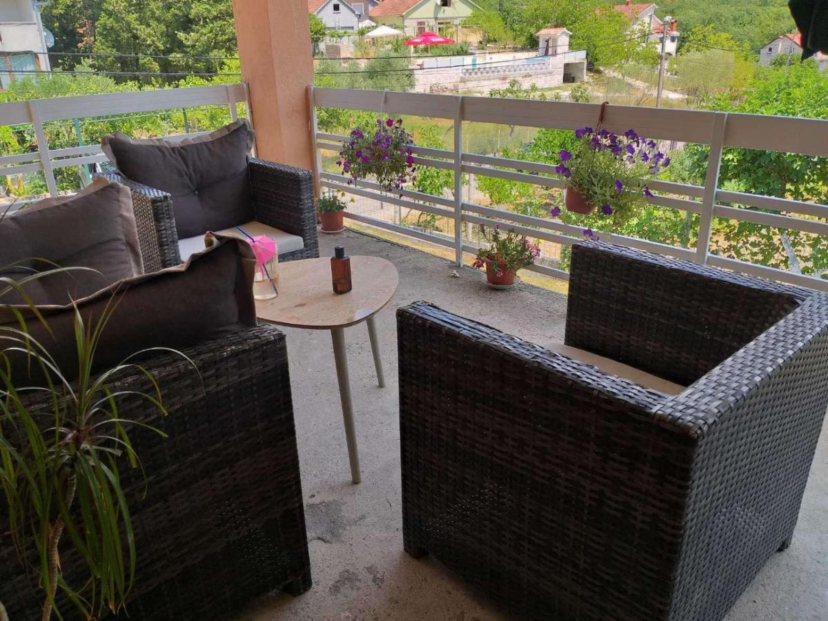 Apartment Davidovic Tivat Exteriör bild