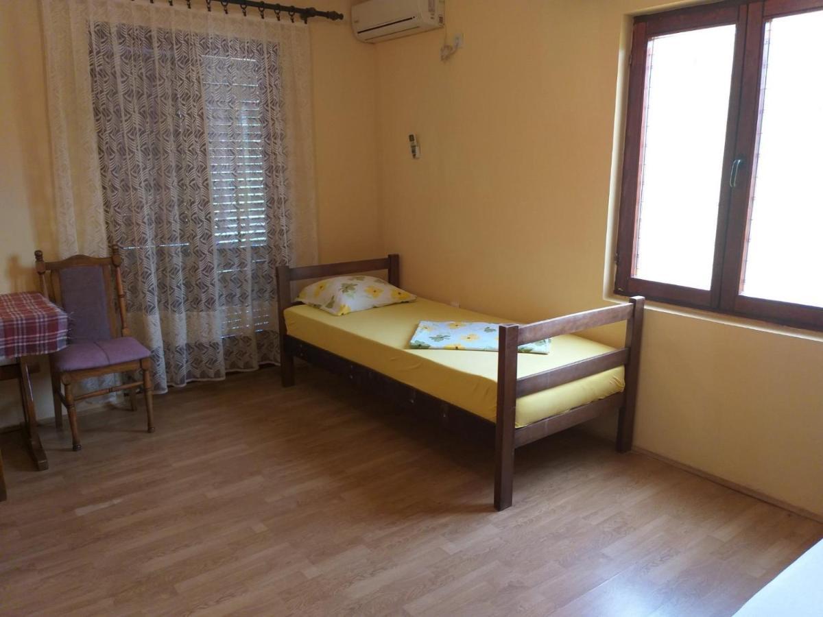 Apartment Davidovic Tivat Exteriör bild
